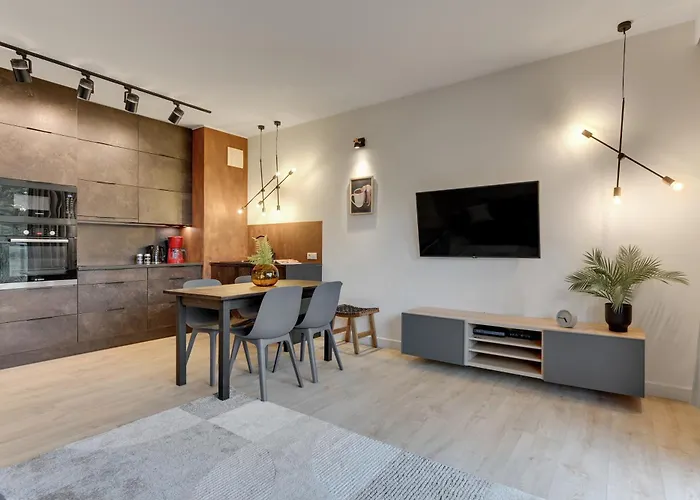 Forest Rivus With Parking By Lion * غدينيا